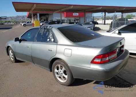 2000 Lexus Es 300 from USA, damaged, VIN JT8BF28G9Y0259522